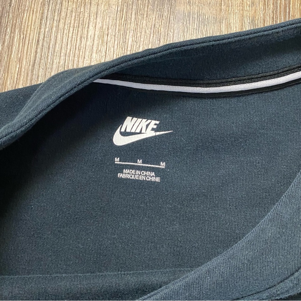 Nike Black Tee with Metallic Logo Heavyweight Tshirt Casual Sporty Athletic‎ Med - Picture 7 of 7